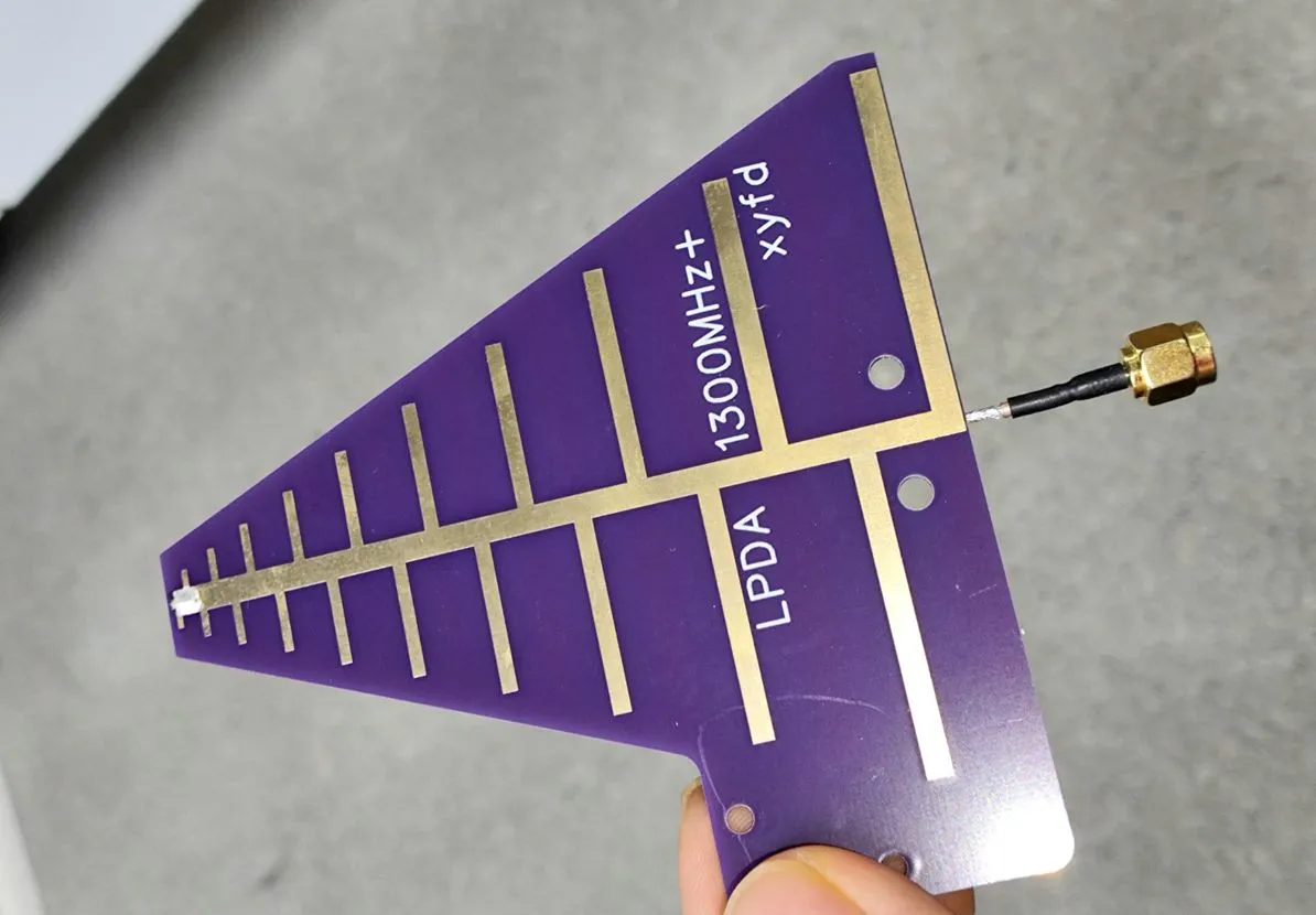 对数周期天线，工作频率在1300MHz以上，附带手柄模型文件- 立创开源硬件平台