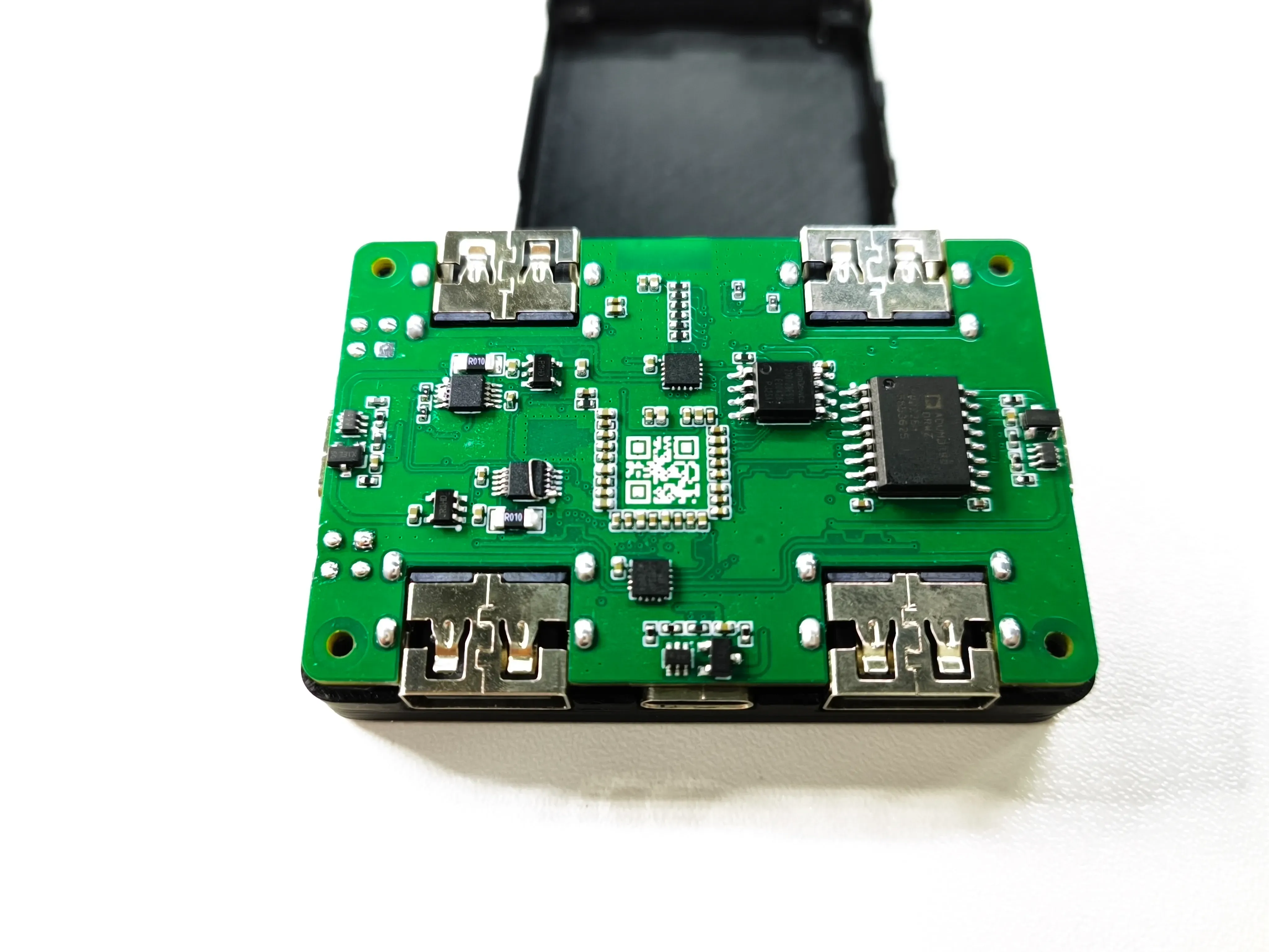 PCB 背面已焊接器件