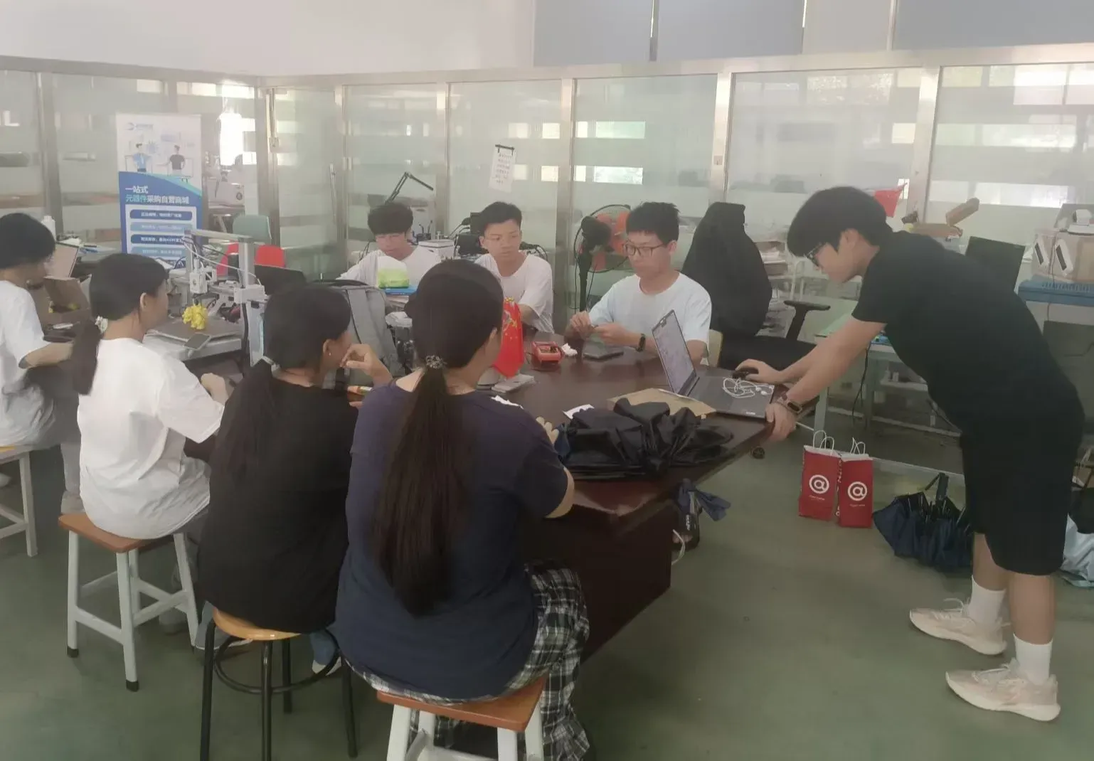 广东机电职业技术学院-电子协会-第五期带锂电池的可移动吸锡烟器