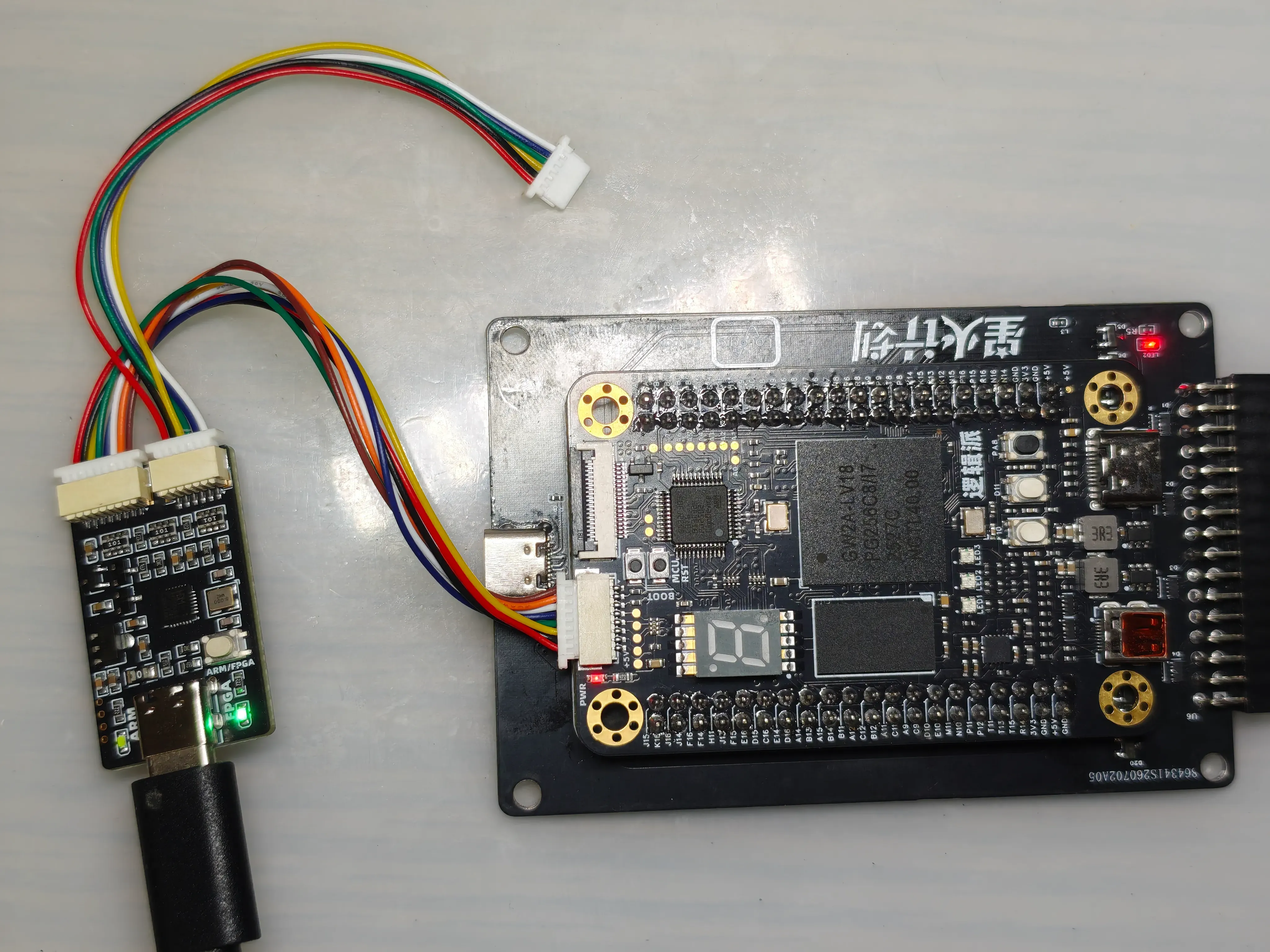 FPGA 下载器连接示意图