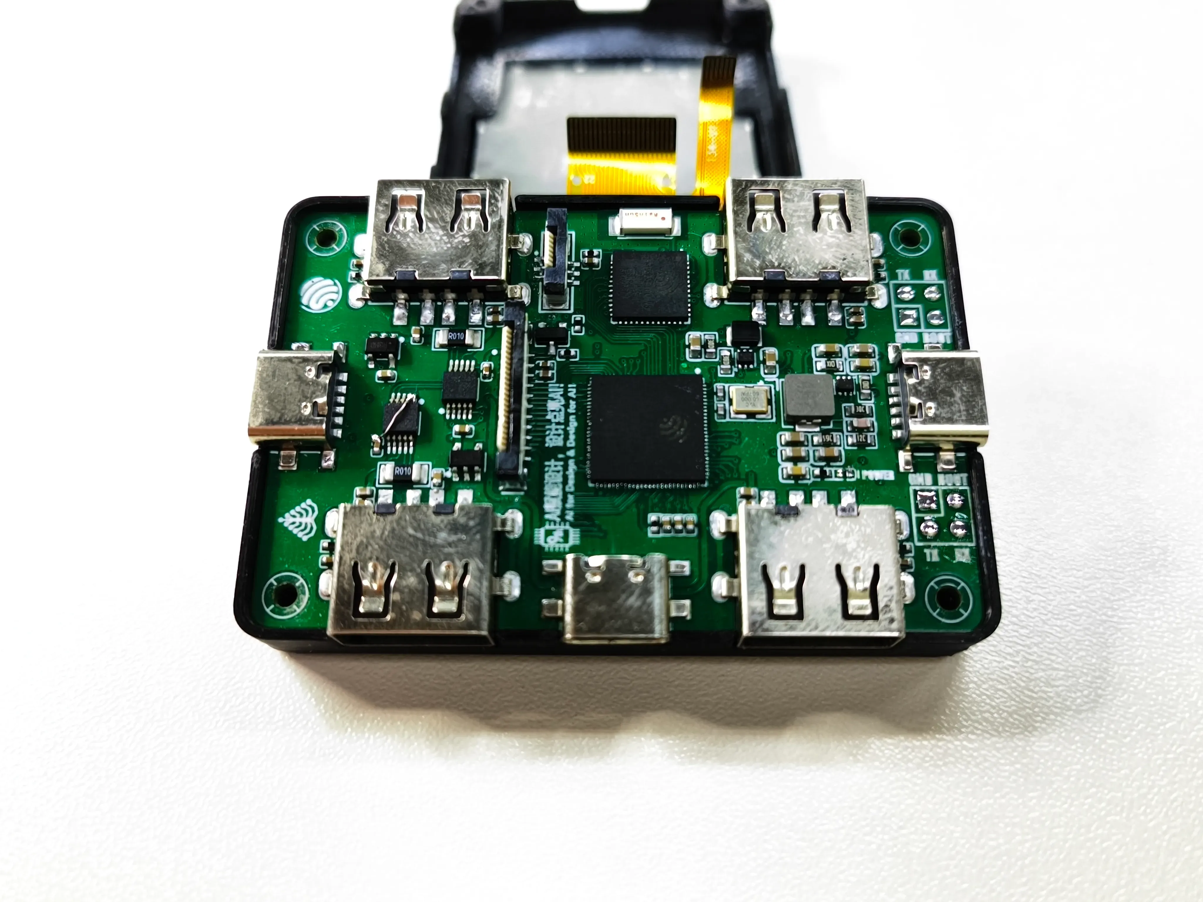 PCB 正面已焊接器件