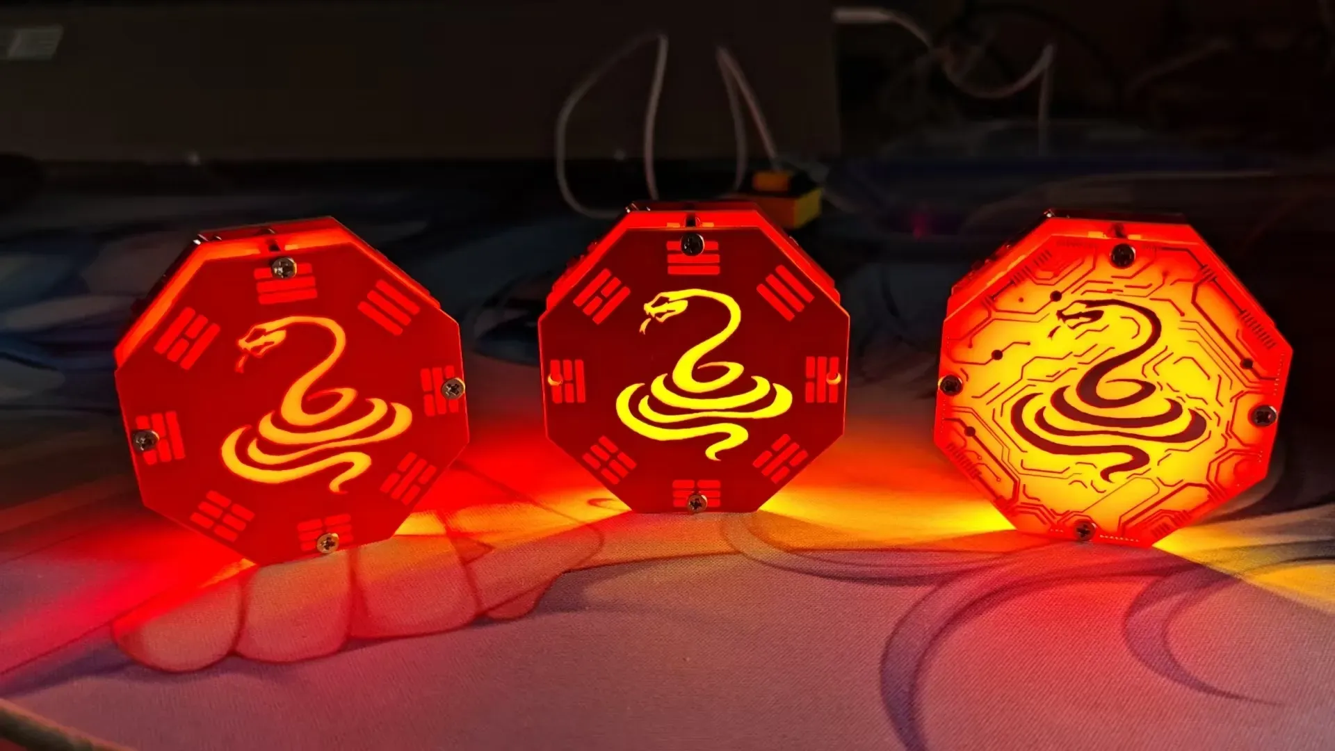 蛇符咒全家福（两个橙色灯，一个红色灯）