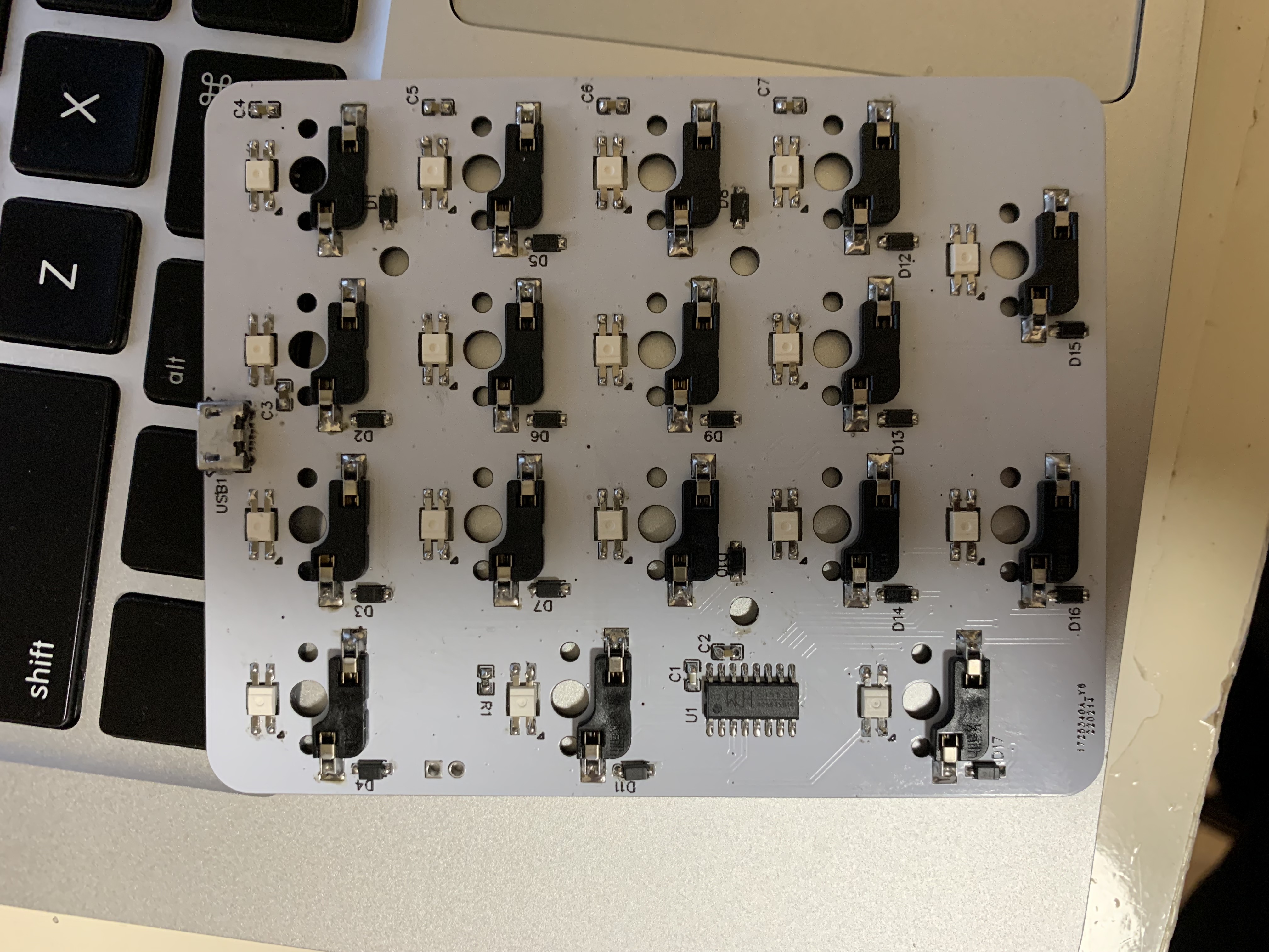 PCB背面