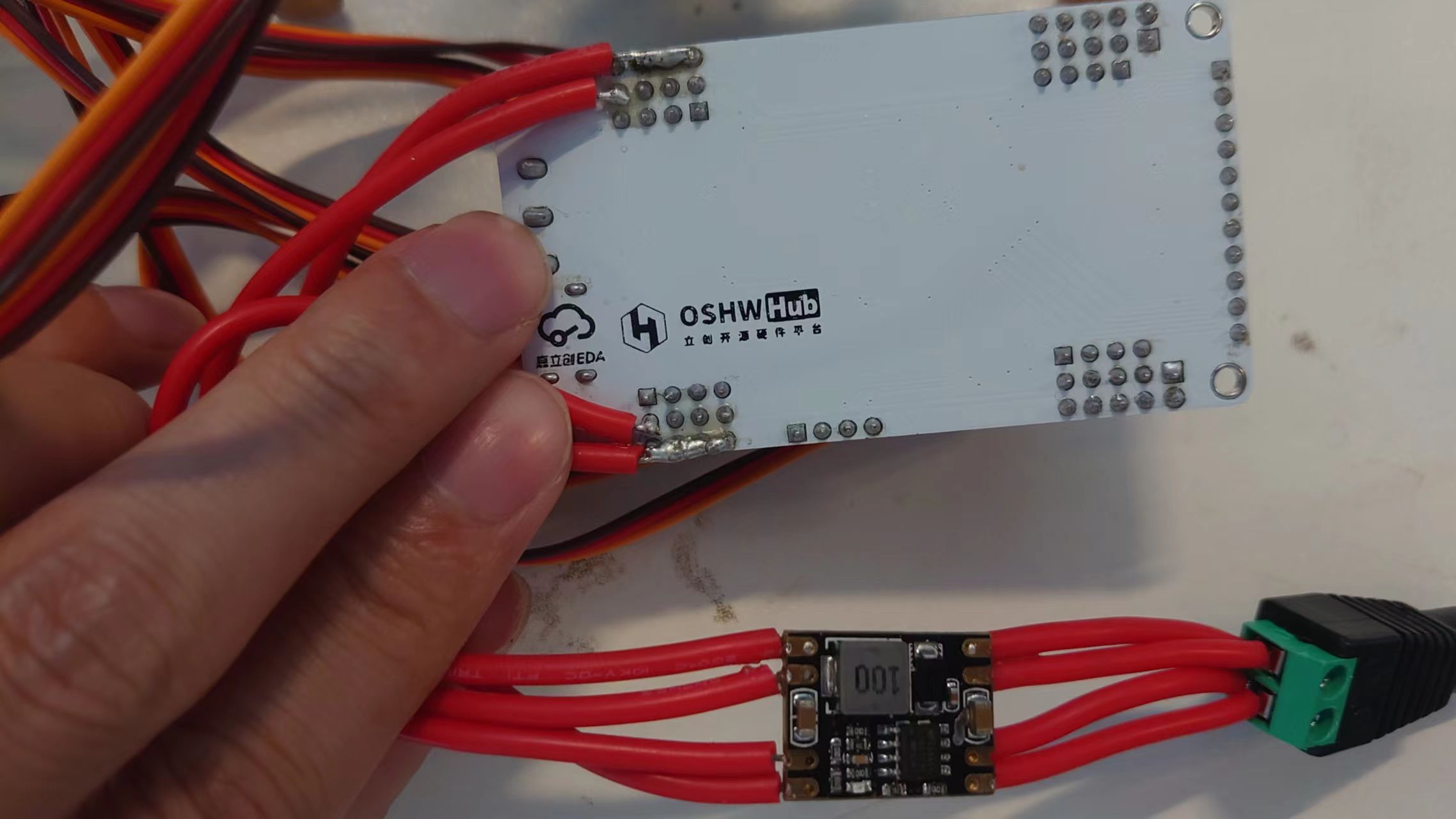 外部电源模块连接位置